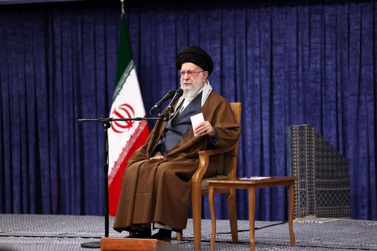 رهبر انقلاب خطاب به رئیس جمهور آمریکا: اصلاً شما چه کاره هستی؟!