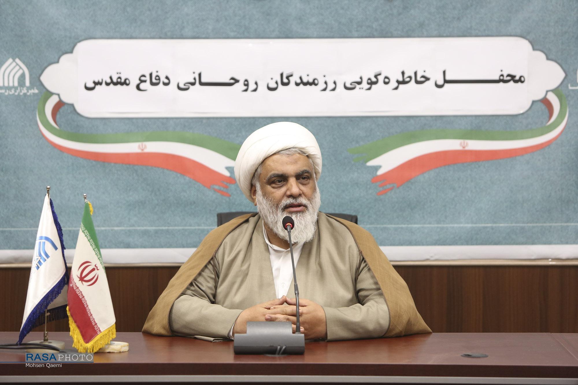 محفل خاطره‌گویی رزمندگان روحانی دفاع مقدس برگزار شد/م