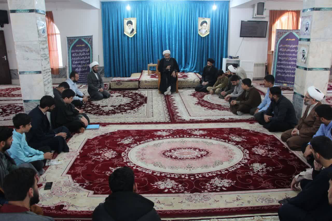 گفتمان‌سازی طرح ولایت و تبیین اندیشه‌های آیت‌الله مصباح / آغاز دوره «سفیران ولایت» در مدارس علمیه