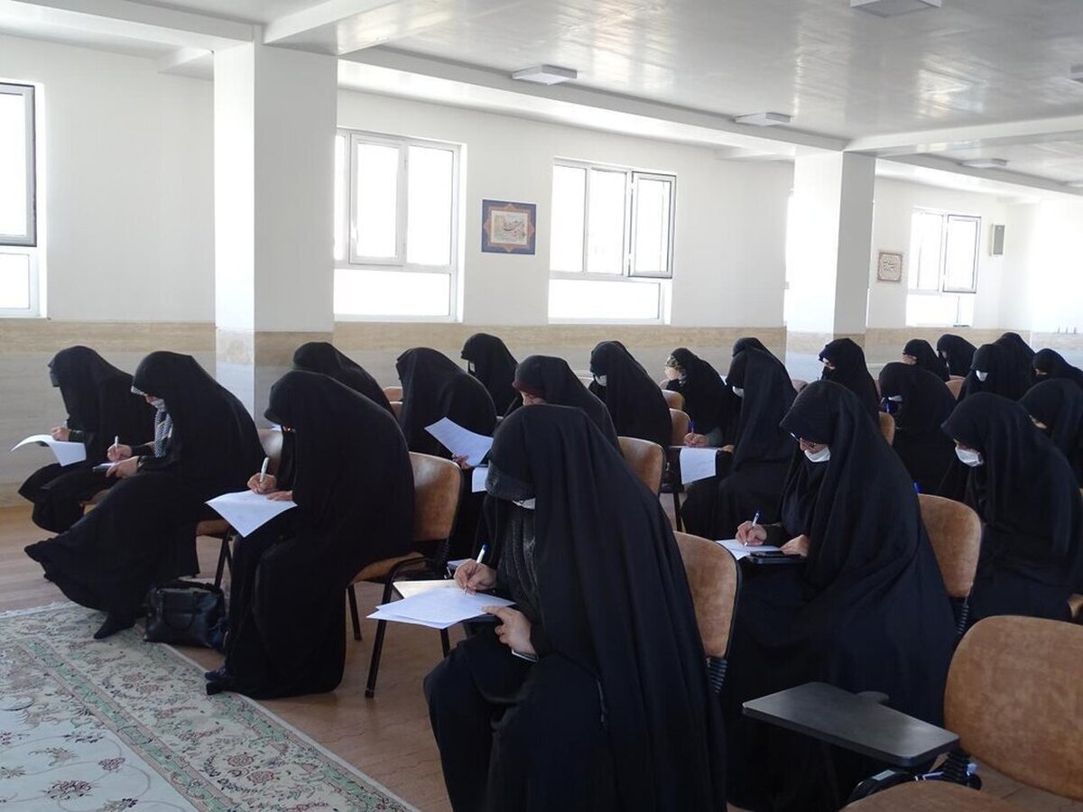 طلاب، آیندهسازان نظام و الگوی شایسته جامعه هستند