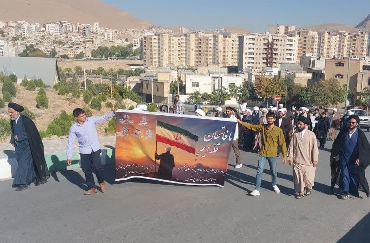 برنامه پیاده‌روی طلاب و روحانیون شهرستان شهرکرد برگزار شد