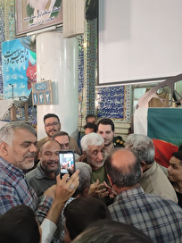 مردم در کنار نقد، به دولت کمک هم بکنند