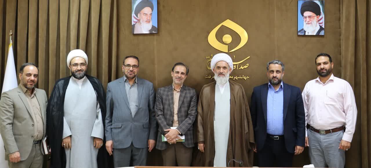 دیدار اعضای دبیر خانه کنگره بین المللی علامه بهابادی یزدی با مدیرکل صداوسیمای قم