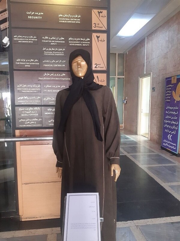 لباس‌های قهرمانان بی‌رنگ،‌ بی‌جان و بددوخت