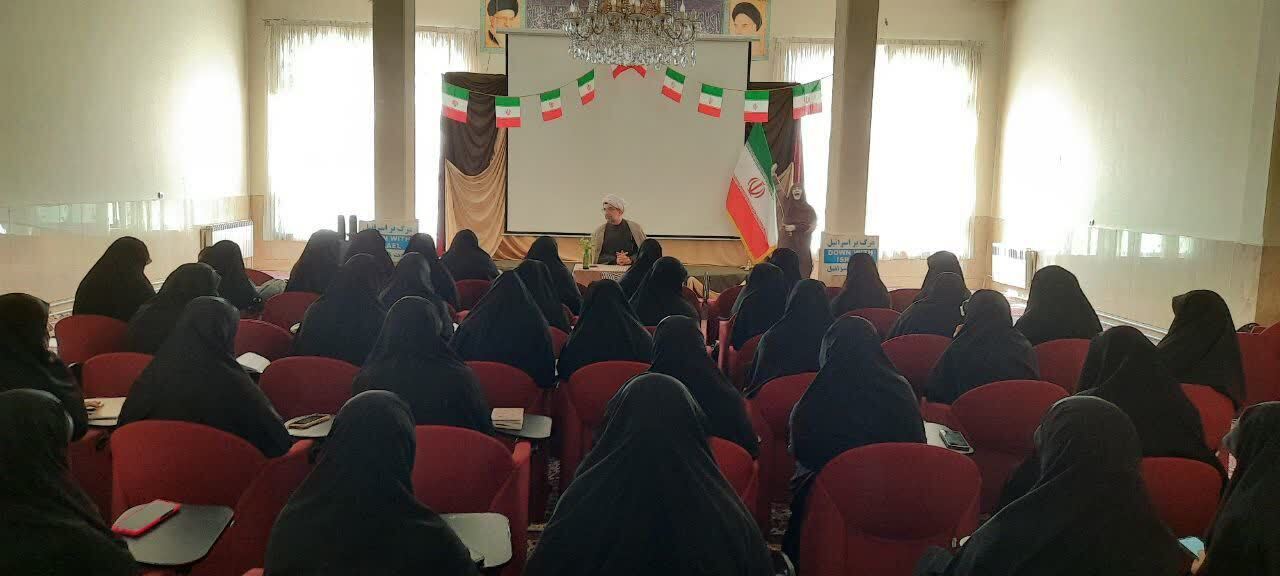 طلبه در جنگ امروز نباید مقهور گفتار گفتمان غالب باشد. طلبه در جنگ امروز نباید مقهور گفتار گفتمان غالب باشد.