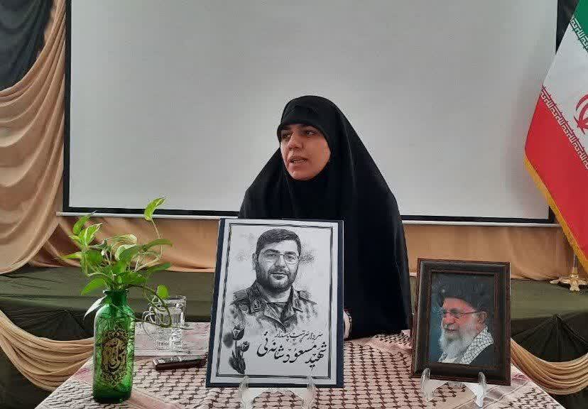 طلبه در جنگ امروز نباید مقهور گفتار گفتمان غالب باشد. طلبه در جنگ امروز نباید مقهور گفتار گفتمان غالب باشد.