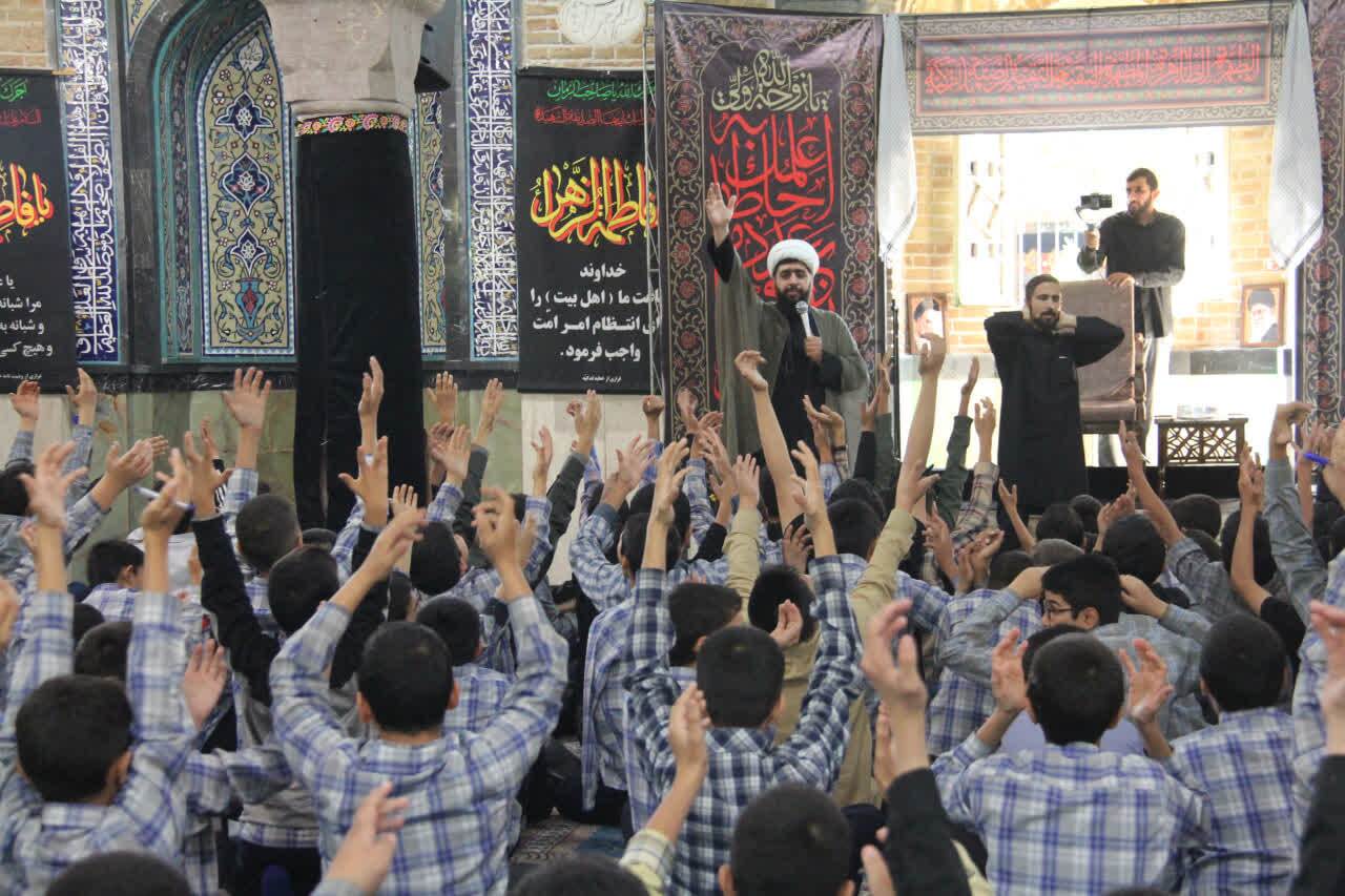 طنین دوباره «یا زهرا» در امام‌زاده یحیی(ع)؛ طلاب قم و تهران دل‌های نوجوانان تهرانی را فاطمی کردند