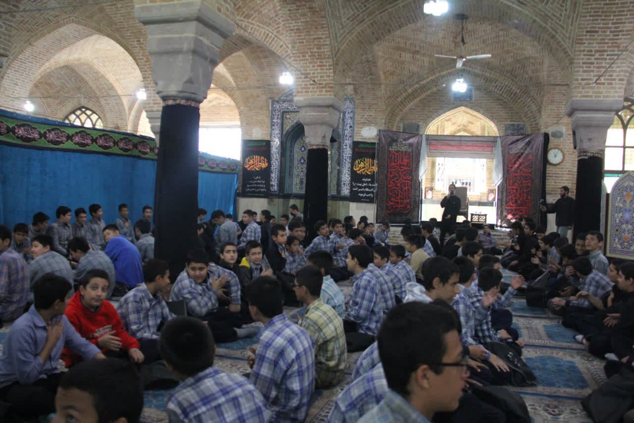 طنین دوباره «یا زهرا» در امام‌زاده یحیی(ع)؛ طلاب قم و تهران دل‌های نوجوانان تهرانی را فاطمی کردند