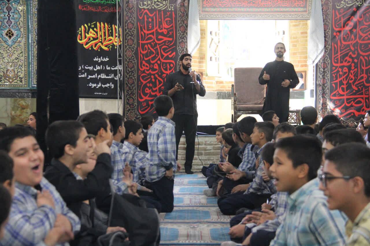 طنین دوباره «یا زهرا» در امام‌زاده یحیی(ع)؛ طلاب قم و تهران دل‌های نوجوانان تهرانی را فاطمی کردند