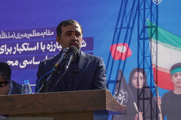 مردم شیراز با شعارهای ضد استکباری وحدت خود را به رخ دشمن کشیدند