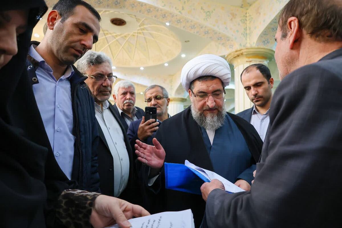 بازدید حجت الاسلام مطهری اصل از میز خدمت مصلی تبریز+ تصاویر