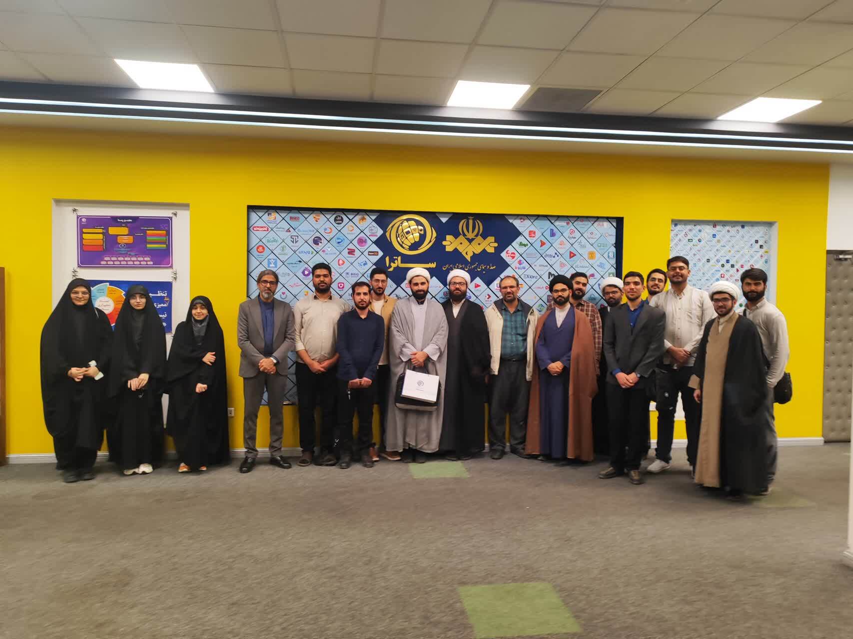 بازدید دانشجویان رشتههای «علوم ارتباطات اجتماعی» و «دین و رسانه» از بازدید از مرکز نظارت و ساترا بازدید دانشجویان رشتههای «علوم ارتباطات اجتماعی» و «دین و رسانه» از بازدید از مرکز نظارت و ساترا
