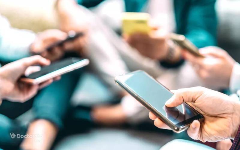 وقتی موبایل ذهن ما را برنامهریزی میکند / محرومیت از موبایل یا بازآموزی مغز وقتی موبایل ذهن ما را برنامهریزی میکند / محرومیت از موبایل یا بازآموزی مغز