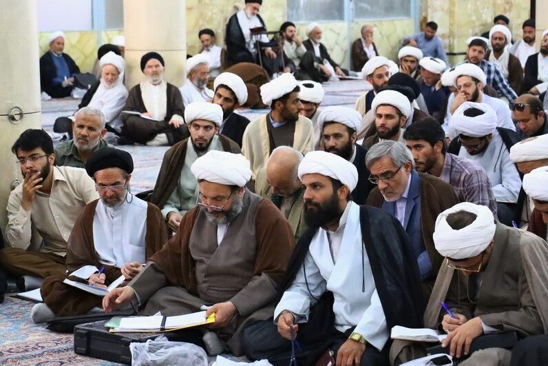 نه فسیل، نه نهالفروش؛ چرا باید کنشگری اجتماعی طلاب از سال اول، امری الزامی باشد؟ نه فسیل، نه نهالفروش؛ چرا باید کنشگری اجتماعی طلاب از سال اول، امری الزامی باشد؟