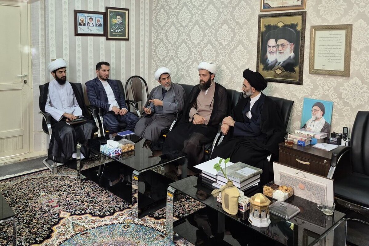 دیدار نماینده ولیفقیه در کاشان با مدیر گروههای جهادی حوزه