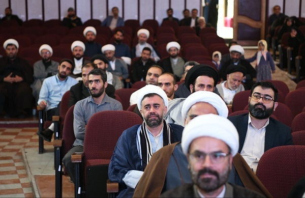 تأکید بر نقش جهادی روحانیت در تربیت نسل آینده در اولین گردهمایی طلاب معلم فارس تأکید بر نقش جهادی روحانیت در تربیت نسل آینده در اولین گردهمایی طلاب معلم فارس