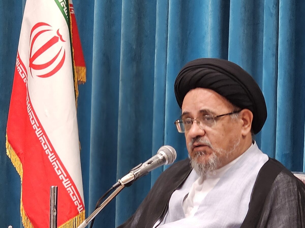 در شرایط کم‌آبی با تضرع و دعا از خداوند طلب باران کنیم