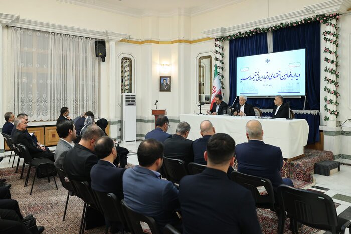 عارف پای حرف دل تجار ایرانی در روسیه نشست