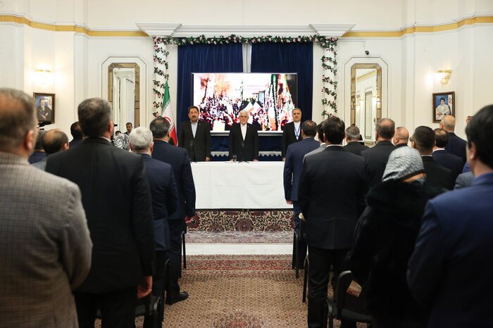 عارف پای حرف دل تجار ایرانی در روسیه نشست