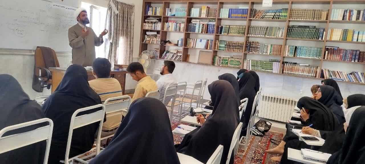 برگزاری دوره تخصصی سبک زندگی مهدوی در بناب با حضور حجت‌الاسلام عابدی + تصاویر