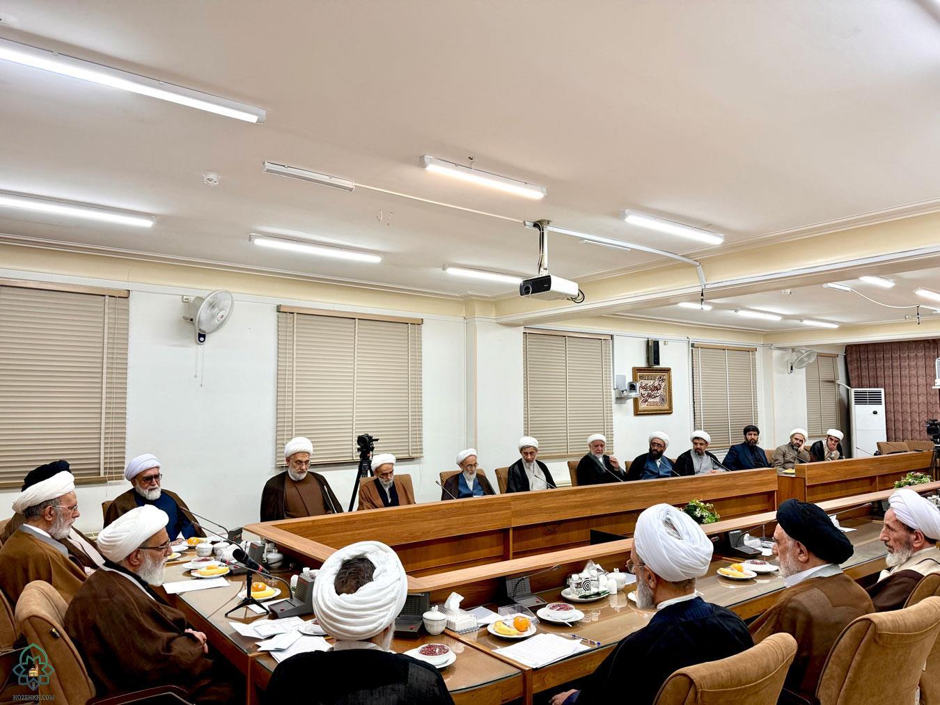 دیدار اعضای شورای عالی حوزه علمیه خراسان با شورای عالی حوزه‌های علمیه در قم + عکس