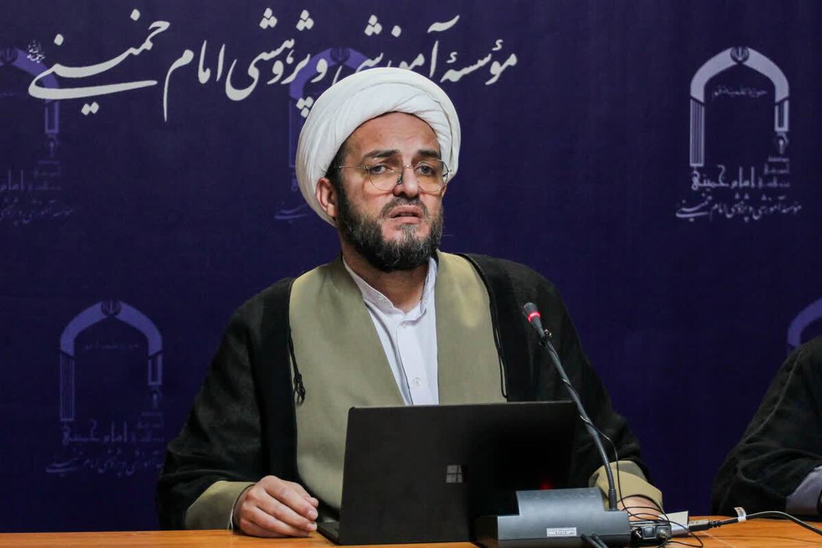 توسعه بازار آزاد و حاکمیت نظام قیمت‌ها، نمونه‌ای از نفوذ سکولاریسم در اقتصاد کشورهای اسلامی است