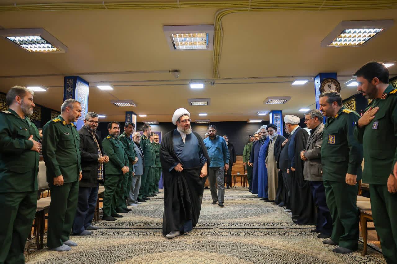 بسیج پرچمدار آگاهی، امنیت و امید ملی است +تصاویر بسیج پرچمدار آگاهی، امنیت و امید ملی است +تصاویر