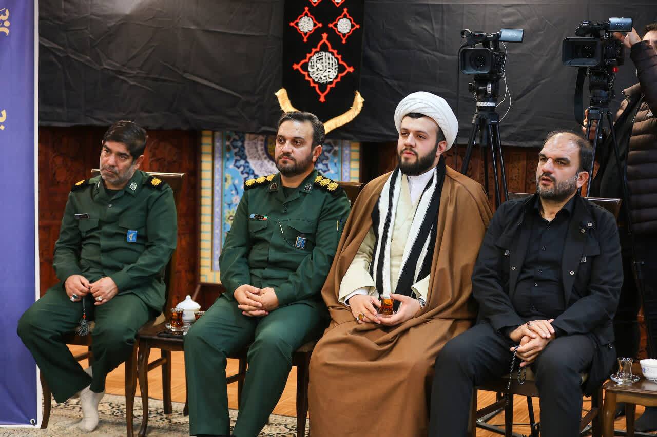 بسیج پرچمدار آگاهی، امنیت و امید ملی است +تصاویر بسیج پرچمدار آگاهی، امنیت و امید ملی است +تصاویر