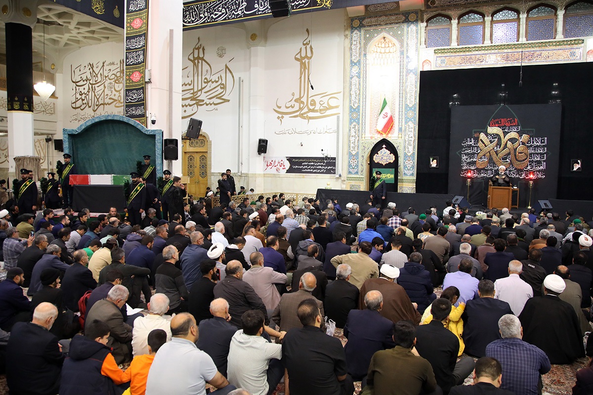 گزارش عزای فاطمی با حضور دو شهید گمنام در حرم حضرت معصومه/م گزارش عزای فاطمی با حضور دو شهید گمنام در حرم حضرت معصومه/م