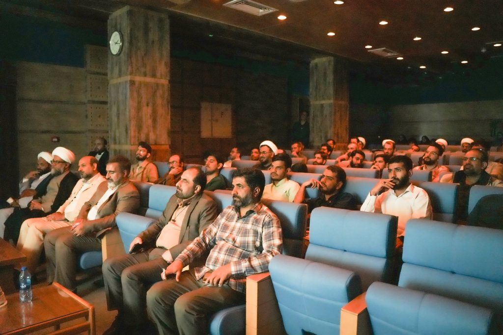  گزارشی از اکران و نقد مستند «دین‌داری» در دانشگاه باقرالعلوم