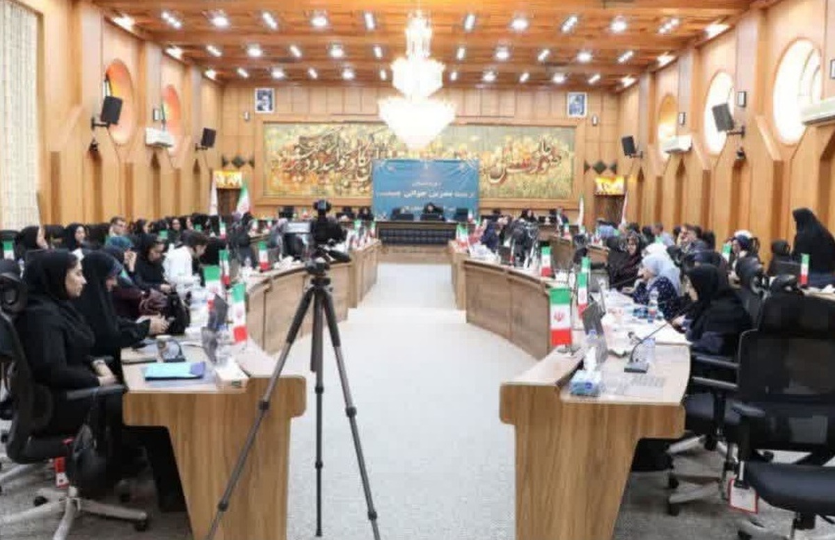 آشنایی با قوانین و اهداف جوانی جمعیت، زمینه‌ساز تحکیم خانواده است