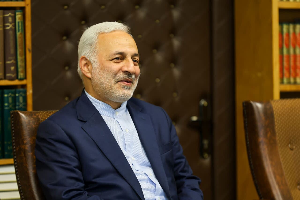 سیاست خارجی بدون هدایت رهبری به انحراف می‌رود+ تصاویر