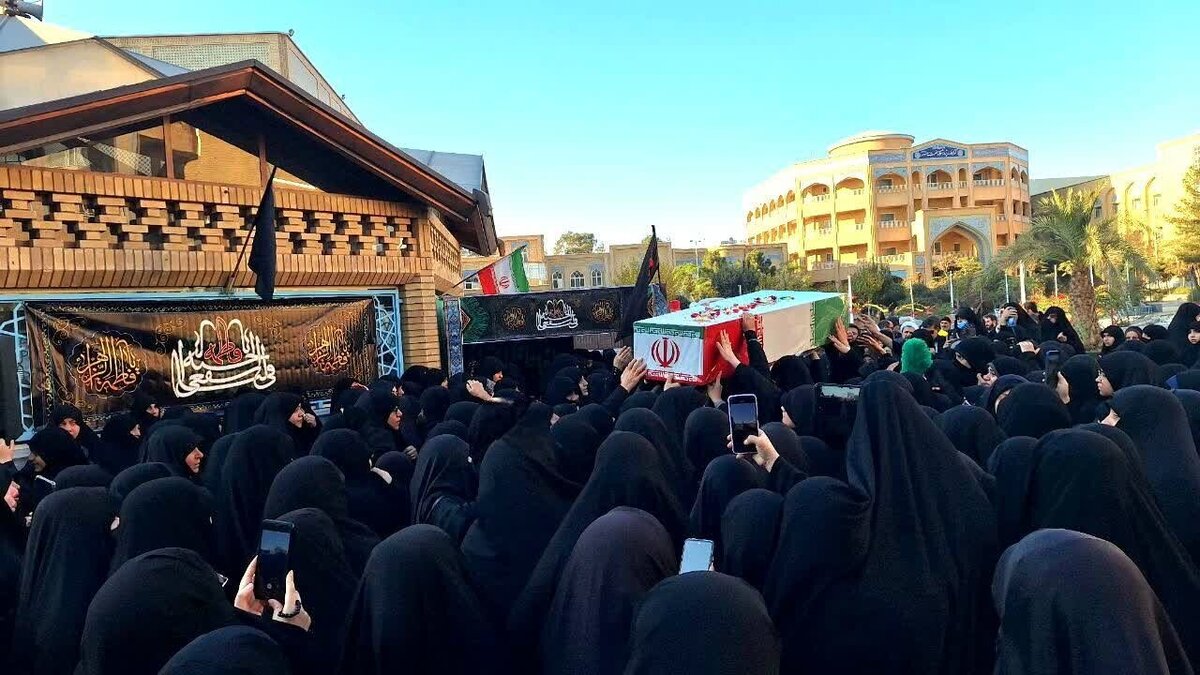 حضور پیکر شهید گمنام در جامعه‌الزهرا همزمان با ایام فاطمیه