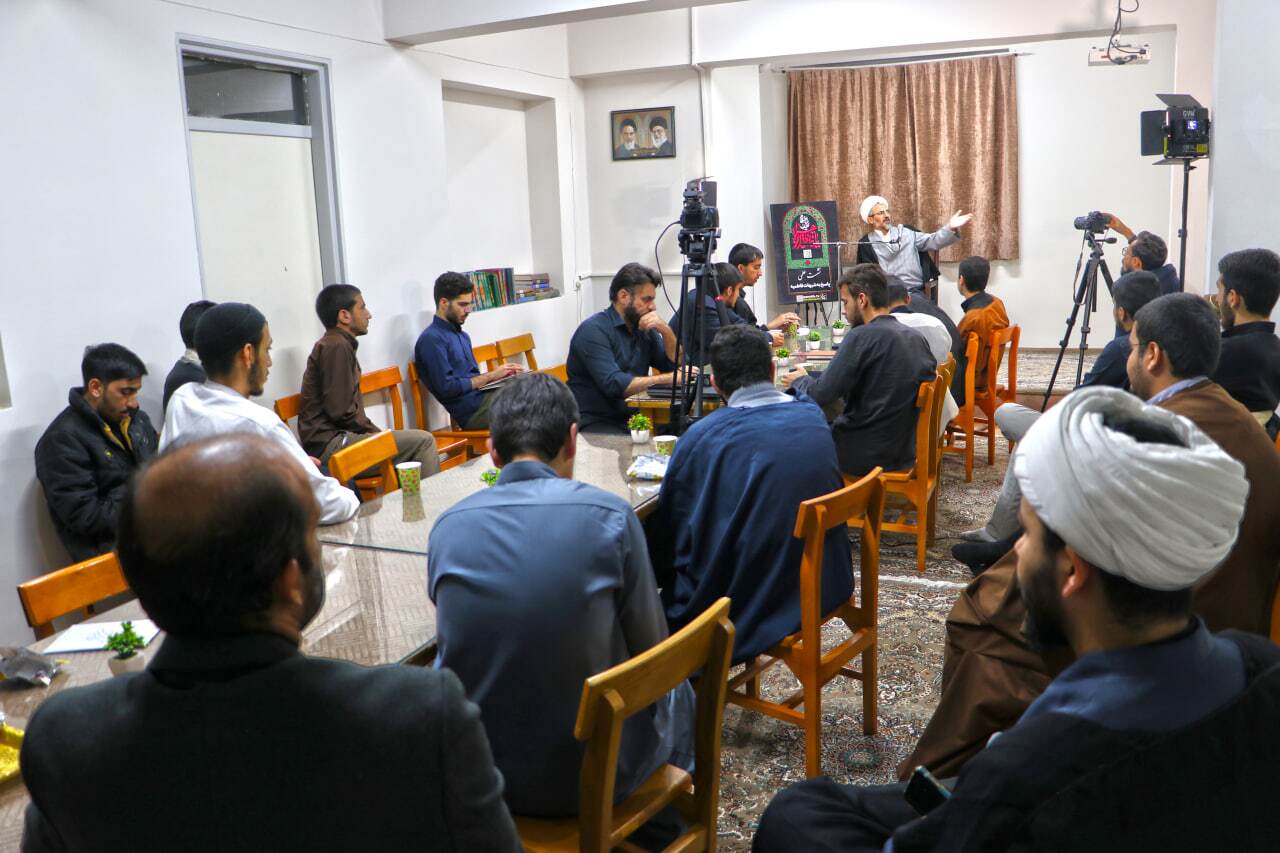 چرا جامعه مسلمانان پس از رحلت پیامبر(ص) مسیر خود را تغییر داد؟ چرا جامعه مسلمانان پس از رحلت پیامبر(ص) مسیر خود را تغییر داد؟