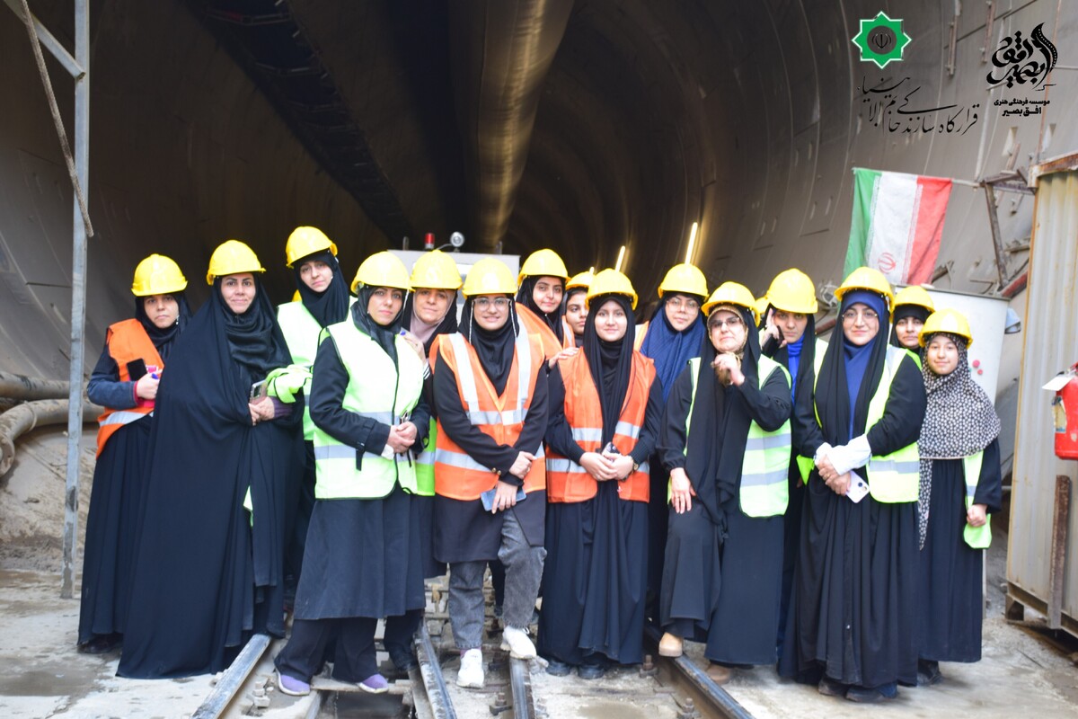 بازدید نویسندگان «افق بصیر» از عملیات حفاری خط ۱۰ مترو تهران