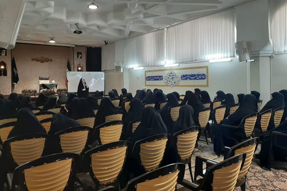 خادمان خواهر حرم حضرت معصومه(س) زبان عربی می‌آموزند