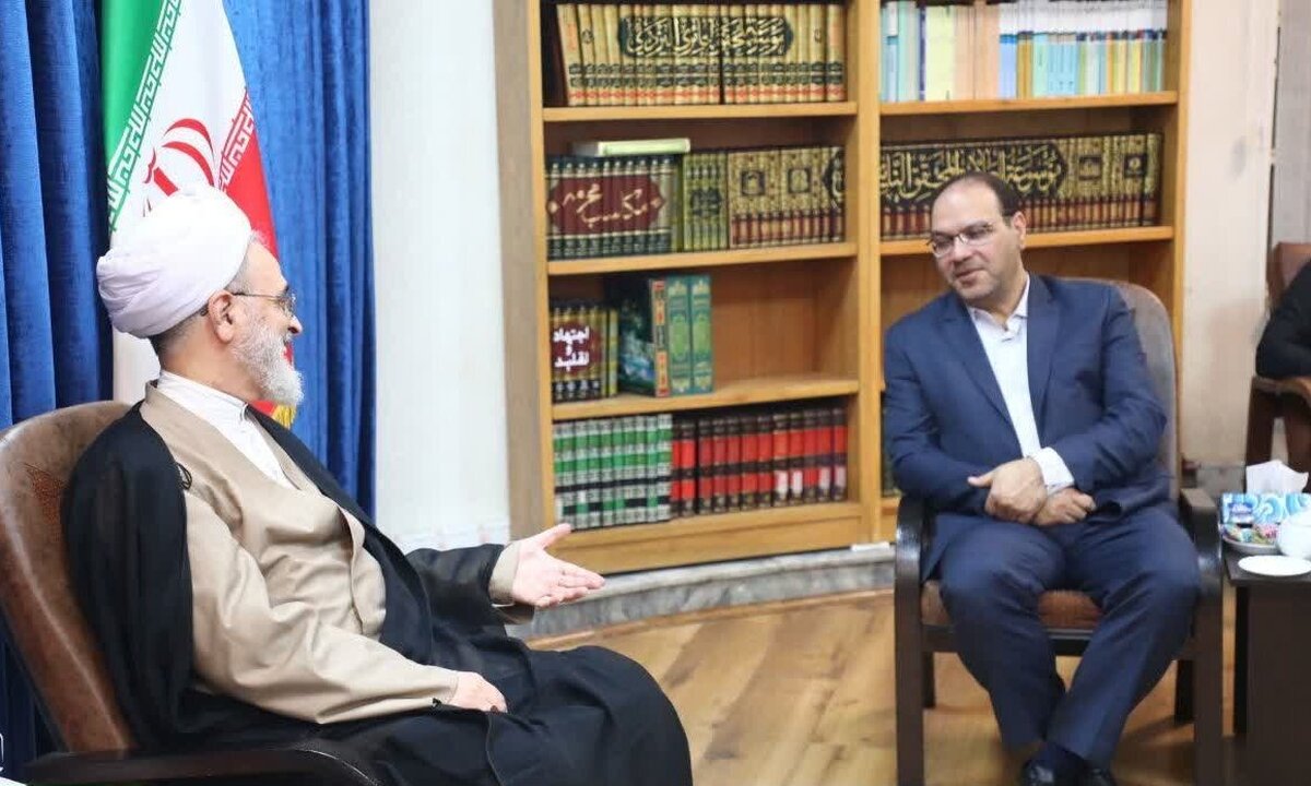 هویت و اصالت حوزه در ارتباط با مردم شکل می گیرد