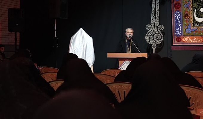 رونمایی از کُمیک موشن «پای کار انقلاب» در کاشان