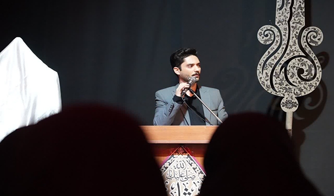 رونمایی از کُمیک موشن «پای کار انقلاب» در کاشان