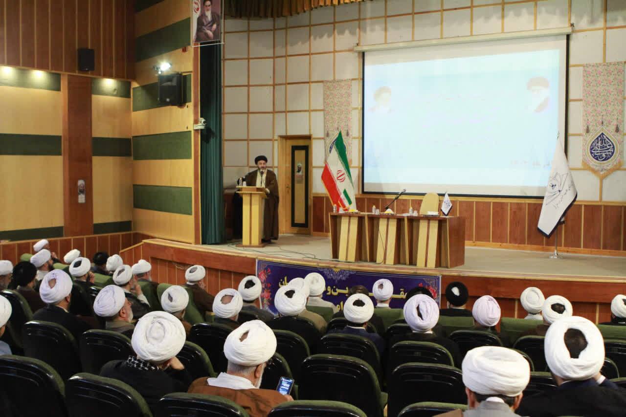 دیدار صمیمانه مجمع نمایندگان طلاب با آیت الله اعرافی + عکس دیدار صمیمانه مجمع نمایندگان طلاب با آیت الله اعرافی + عکس