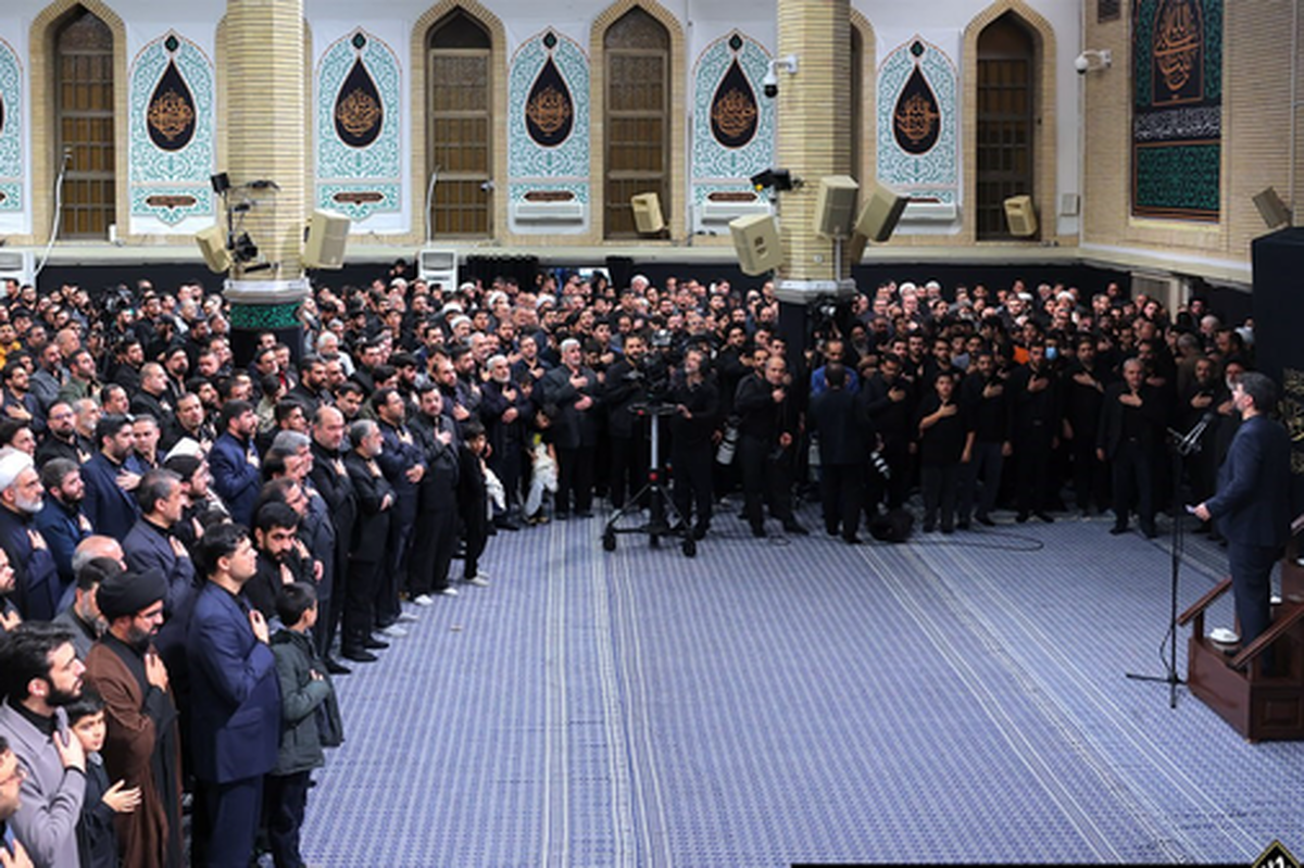 سومین شب عزاداری شهادت حضرت فاطمه در حسینیه امام خمینی برگزار شد