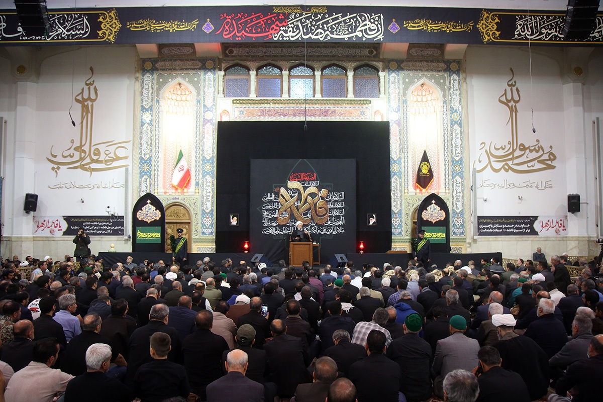 دفاع فاطمی ادامه بعثت بود/ امروز نیز باید مقابل سلطه‌پذیری ایستاد