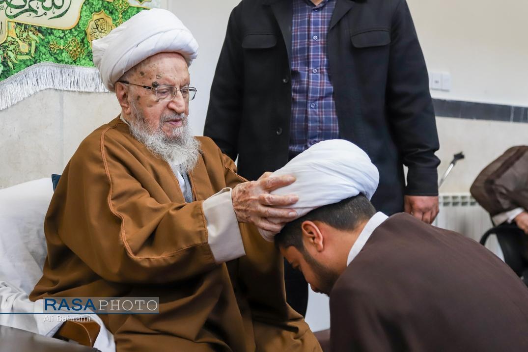 جشن خجسته میلاد حضرت زهرا و عمامه گذاری با حضور مراجع عظام تقلید جشن خجسته میلاد حضرت زهرا و عمامه گذاری با حضور مراجع عظام تقلید