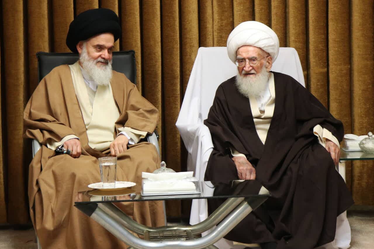 جشن خجسته میلاد حضرت زهرا و عمامه گذاری با حضور مراجع عظام تقلید جشن خجسته میلاد حضرت زهرا و عمامه گذاری با حضور مراجع عظام تقلید