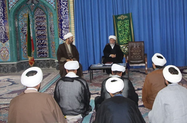 تاکید بر ارتقای امکانات آموزشی مدرسه علمیه مرودشت