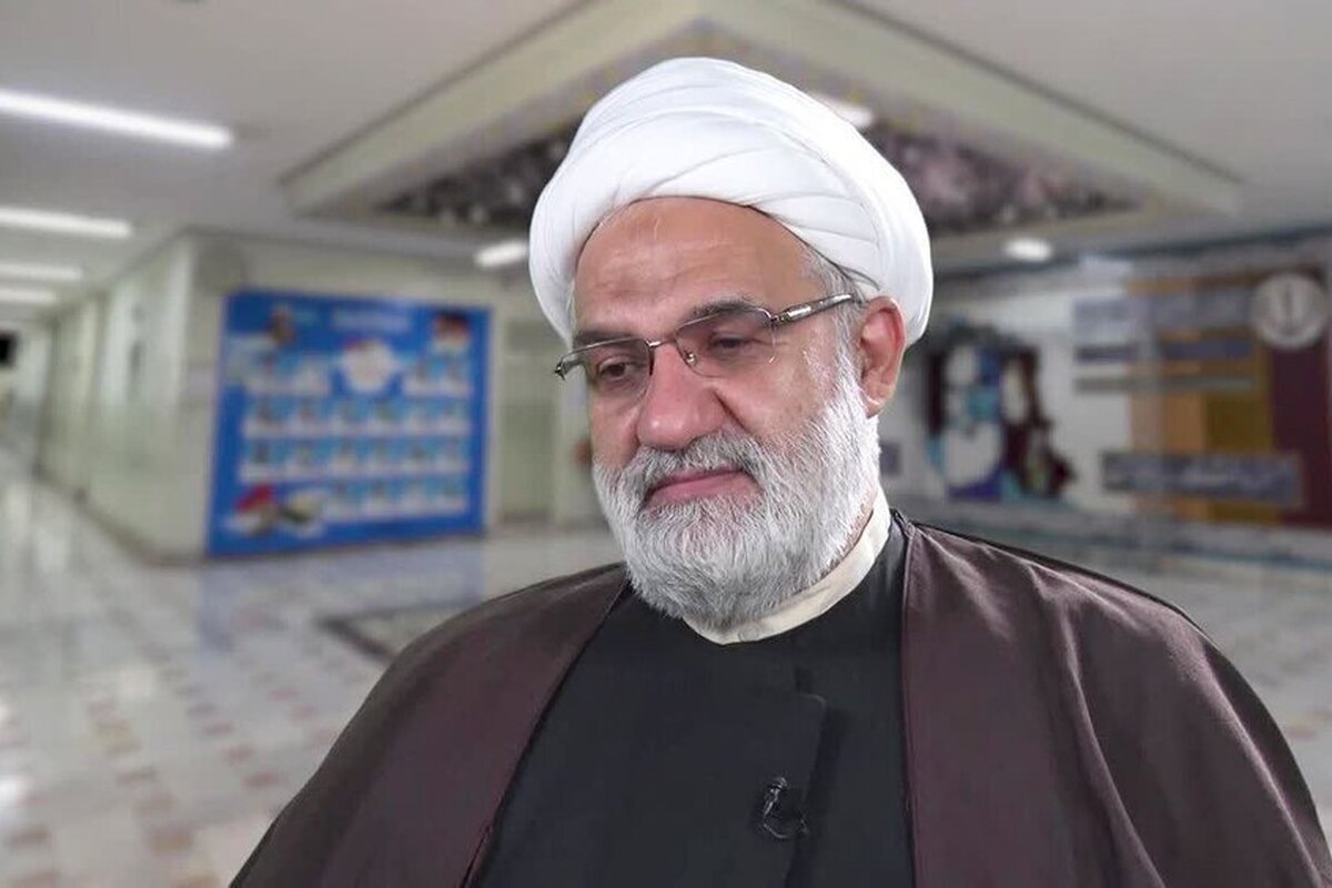 حوزویان تبیین تاریخ و معارف فاطمی را جدی‌تر دنبال کنند