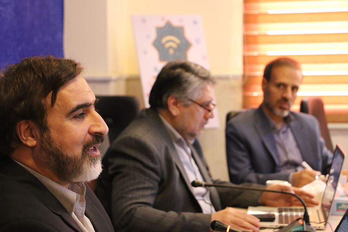 پژوهش دینی در عصر رسانه‌های هوشمند؛ از تحول پارادایمی تا چالش مرجعیت انسان