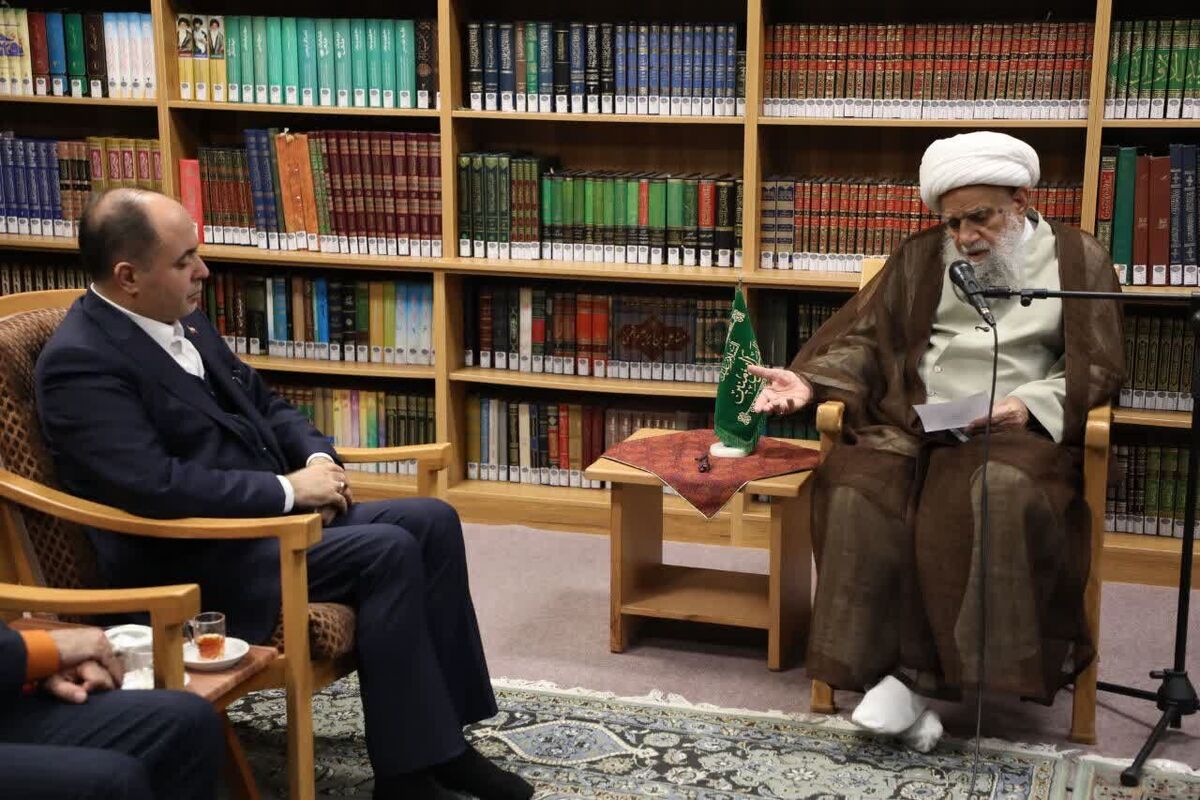 خدمت‌رسانی صادقانه مسئولان، مایه امید و نشاط جامعه می‌شود