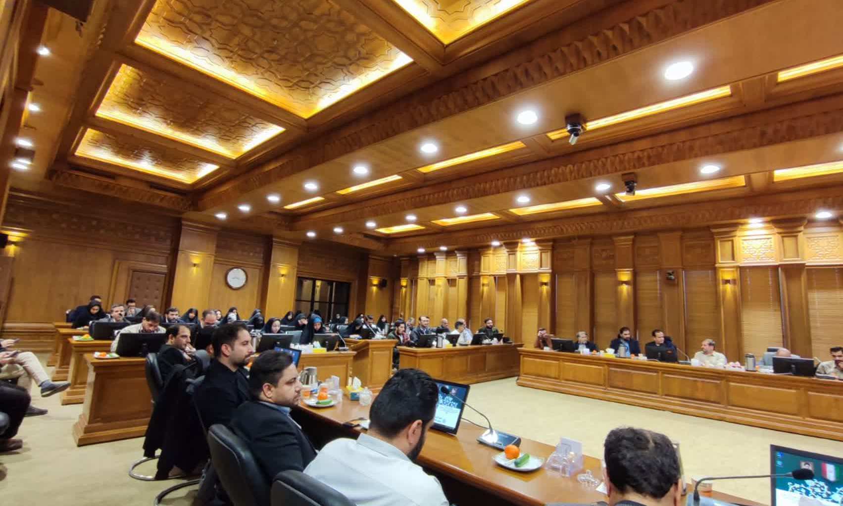 فرودگاه قم حیاتی است / مونوریل «استخوان در گلو» مانده