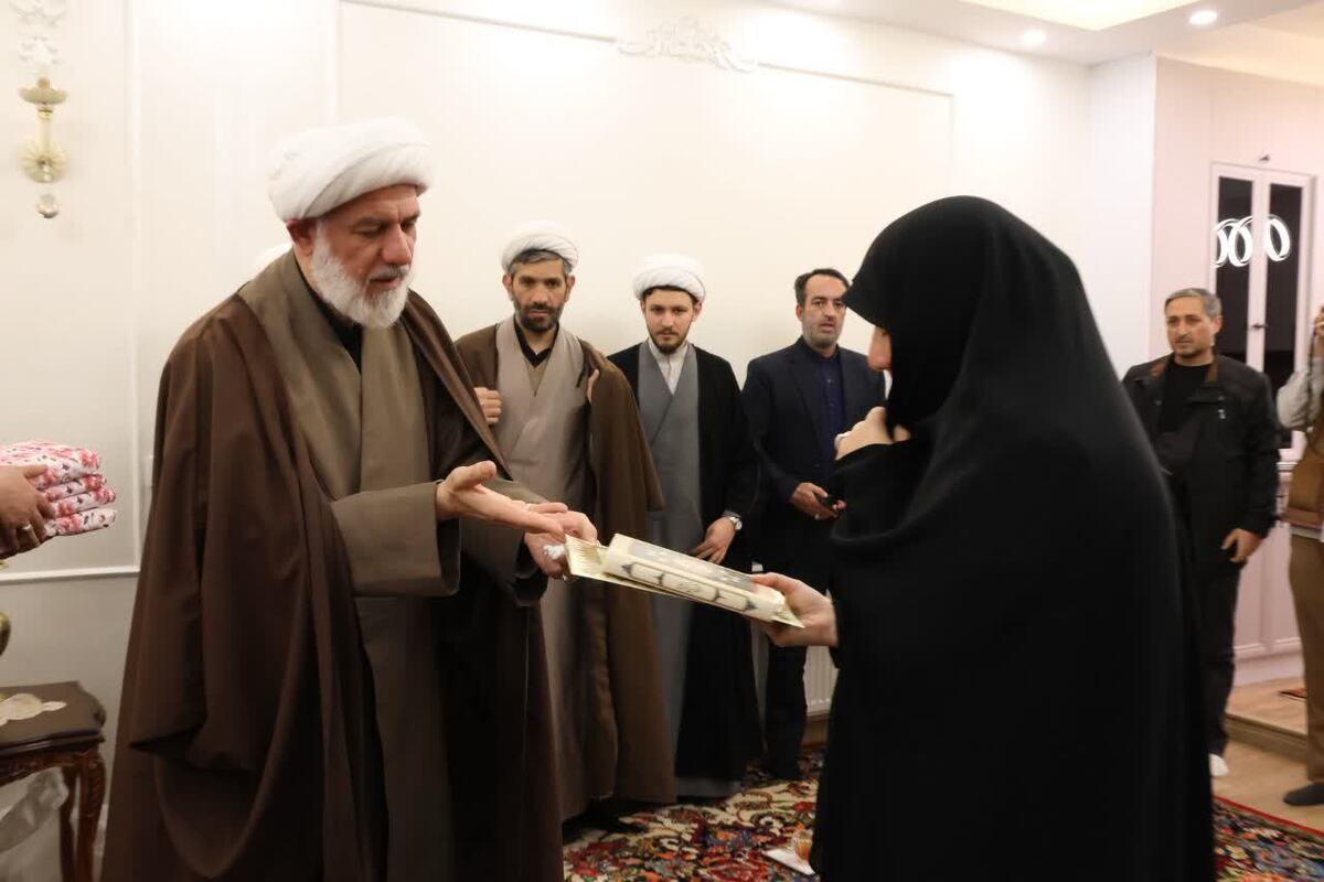 دیدار مسئولان حوزوی آذربایجان شرقی با خانواده شهید روحانی محدث‌نیا+ تصاویر